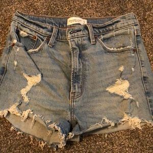 Abercrombie high rise mom short